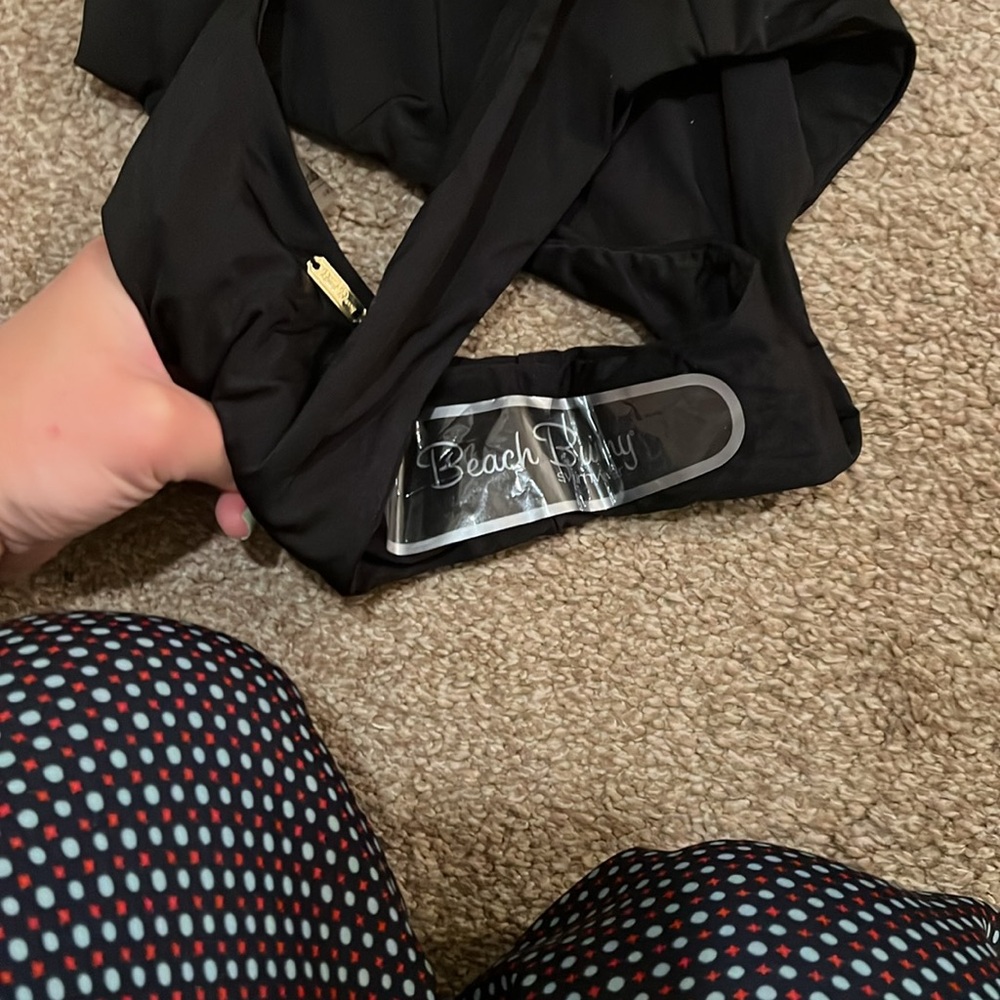 BNWT Beach bunny swimsuit - Picture 5 of 5